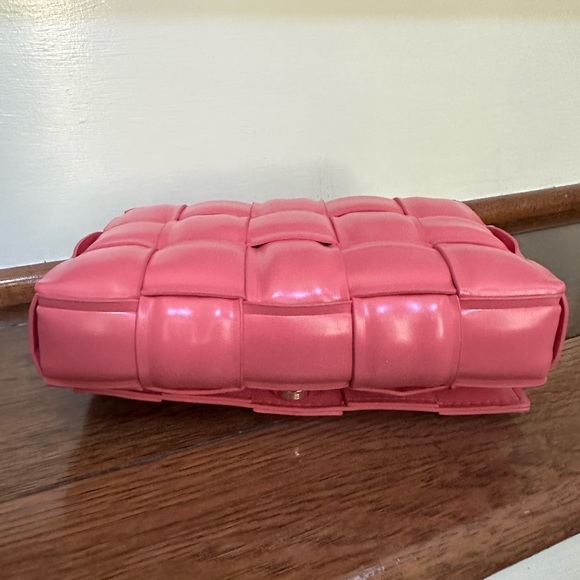 Urban Expressions Pink Crossbody or Clutch with Gold Chain- NWOT - Picture 4 of 9